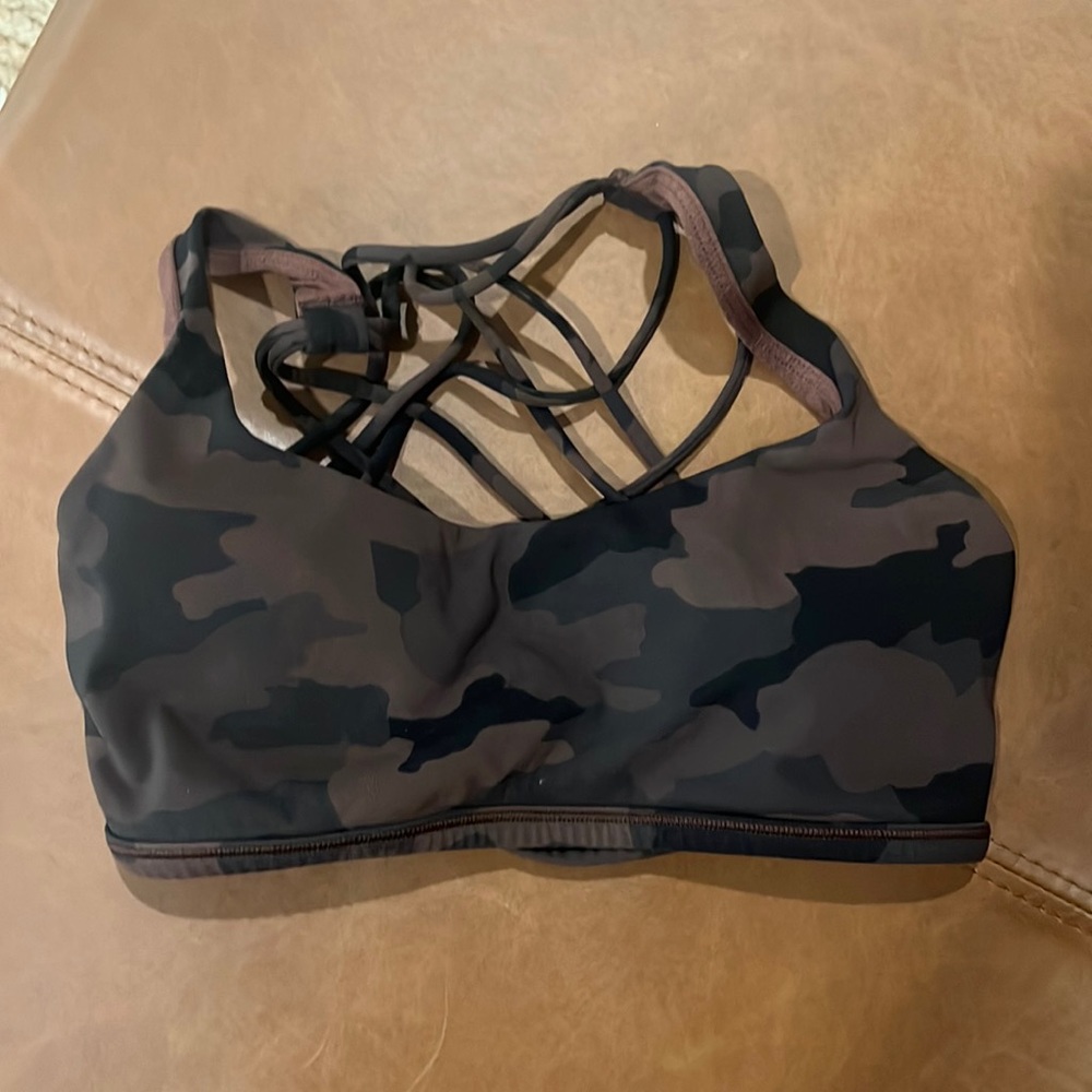 Size 6 Lululemon Free to Be Wild bra with pads